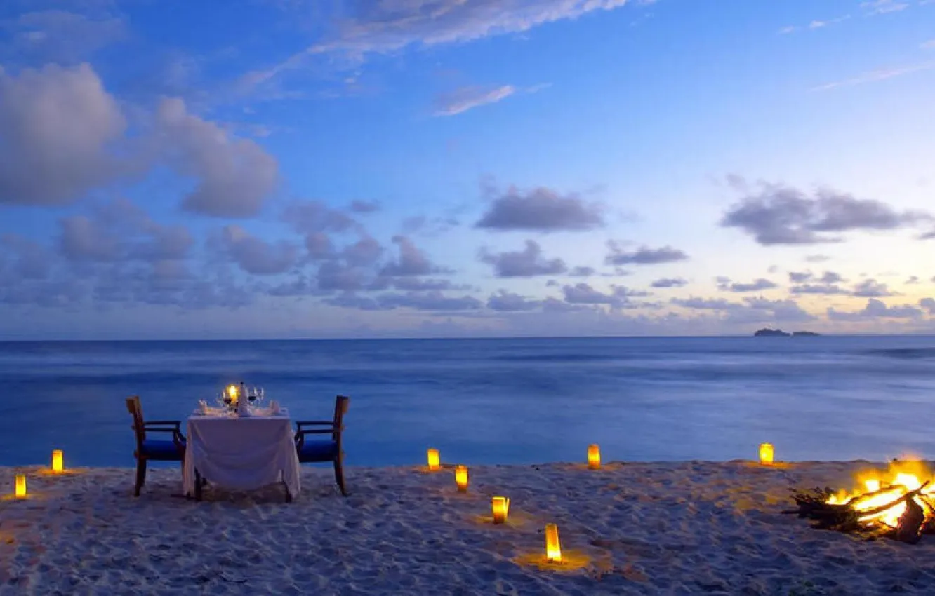 perfect candlelit beach dinner